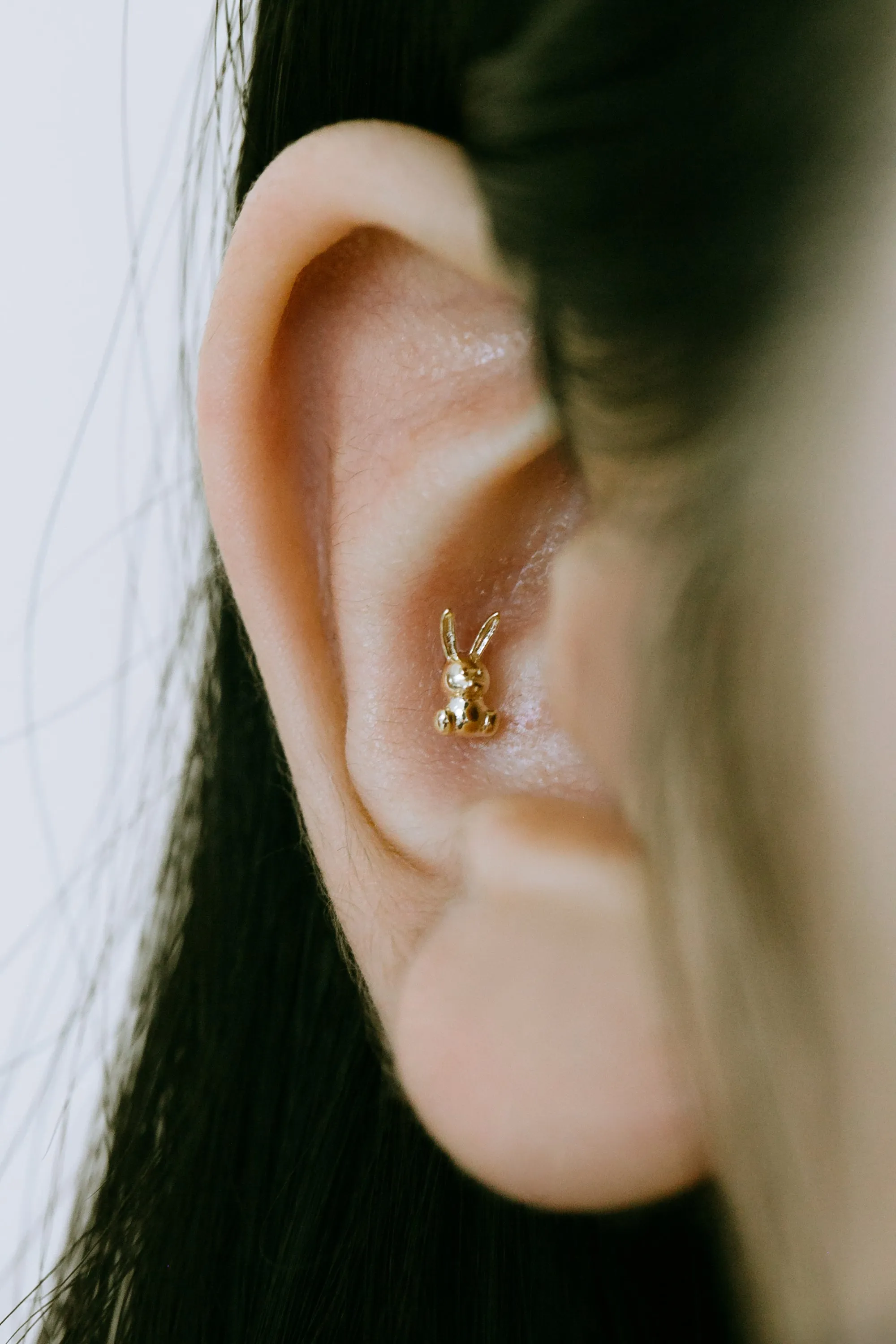 14K GOLD JEWELRY MINIMALIST DELICATE CUTE BUNNY RABBIT BARBELL EAR STUD EARRING PIERCING