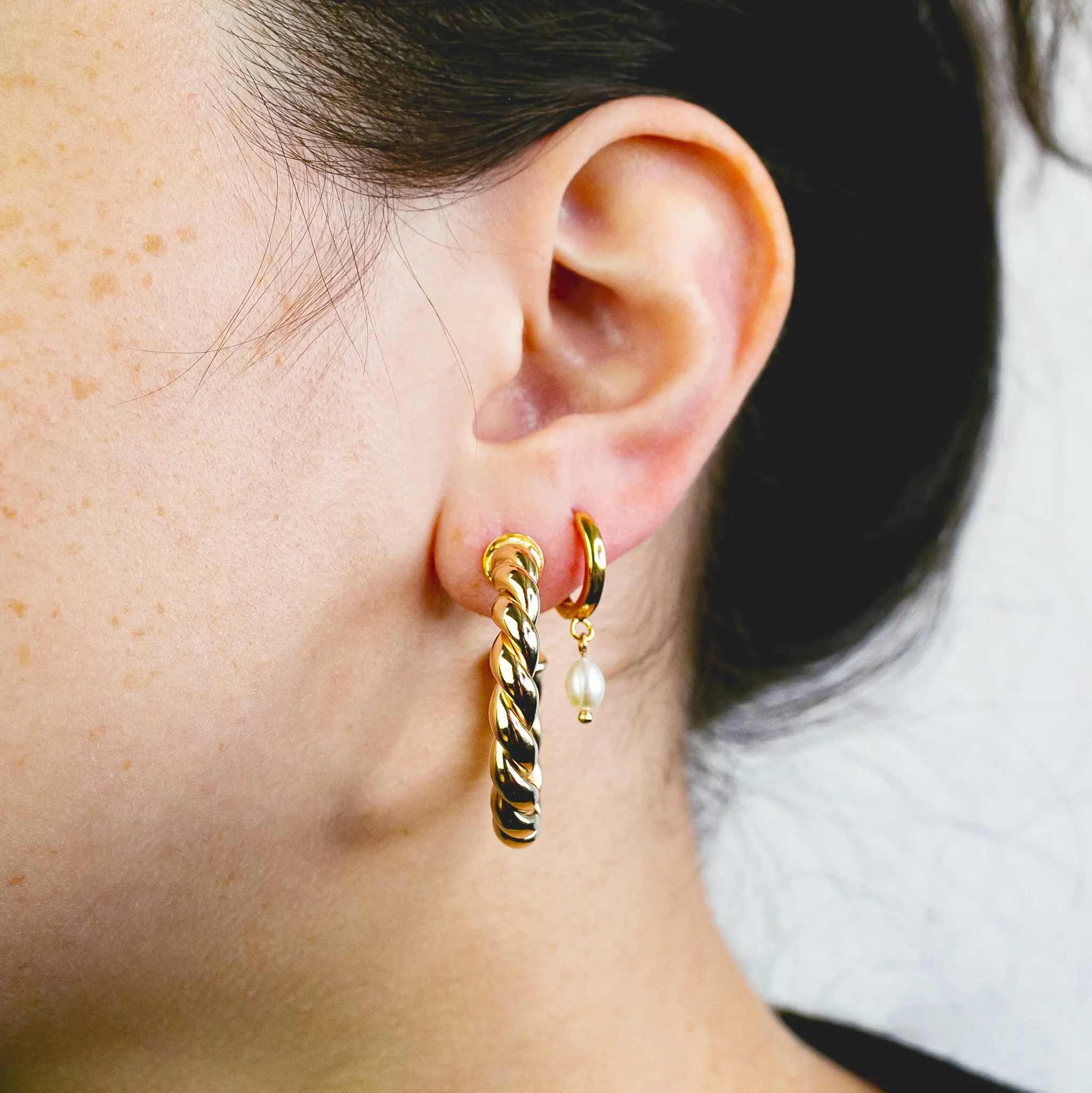 Gigi Lightweight Twisted Hoops