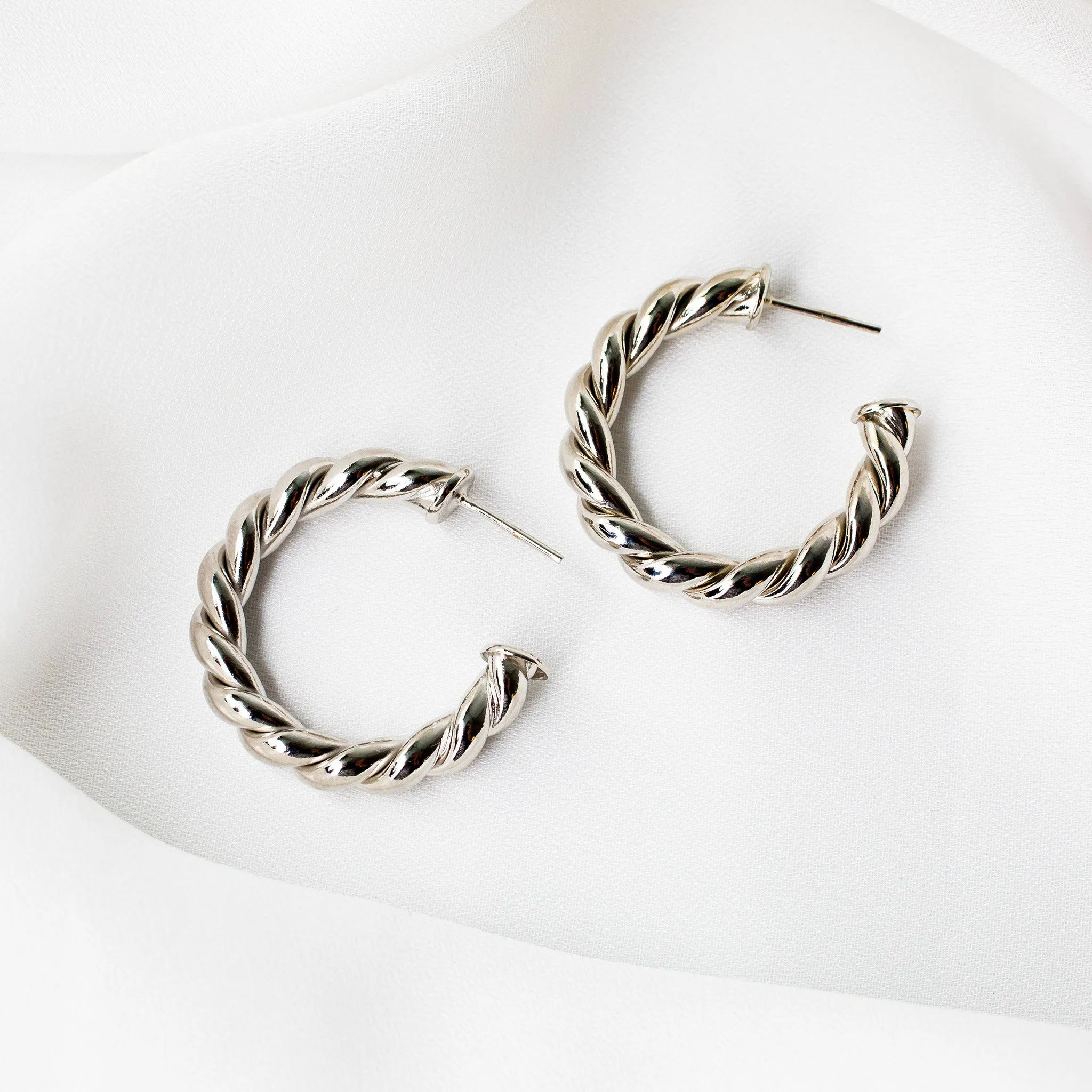 Gigi Lightweight Twisted Hoops