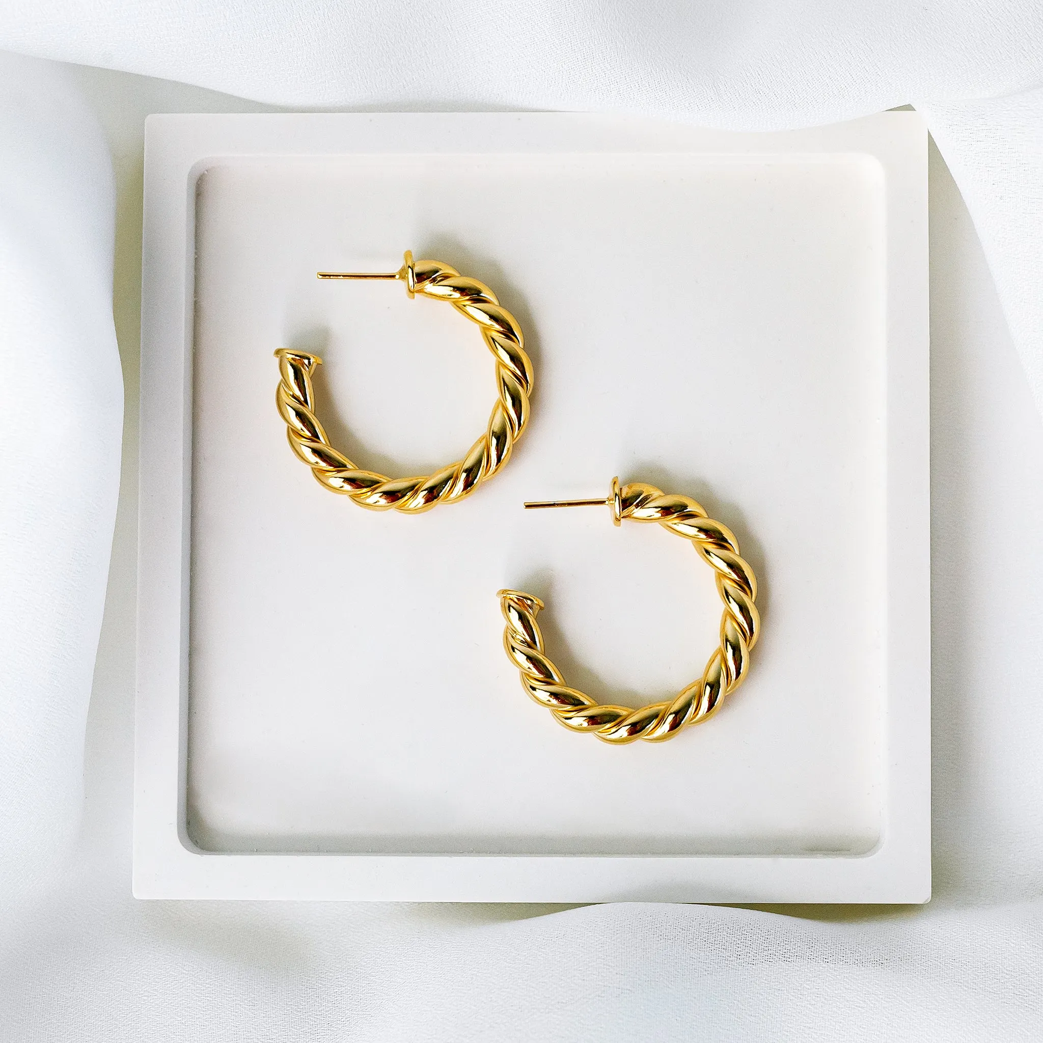 Gigi Lightweight Twisted Hoops