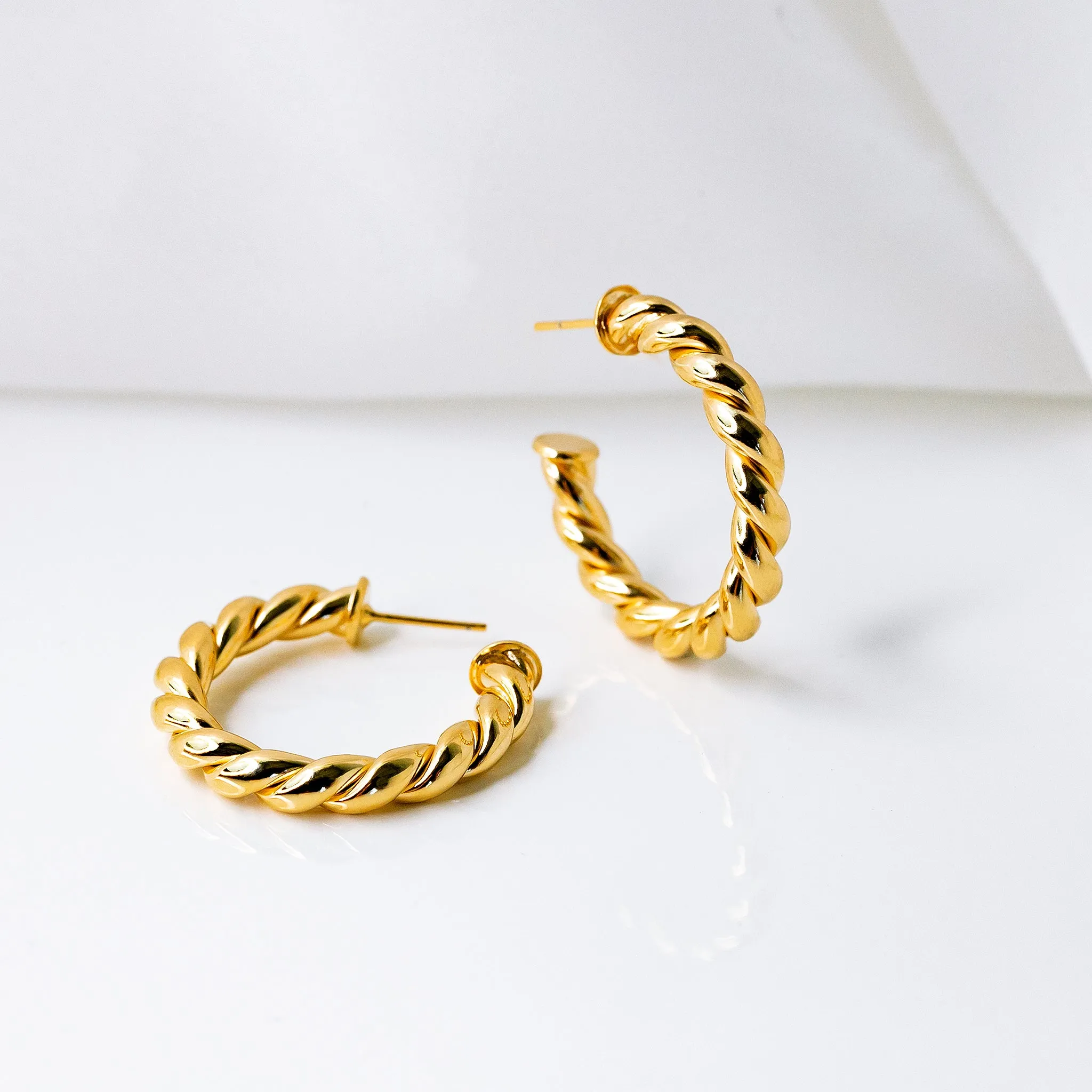 Gigi Lightweight Twisted Hoops