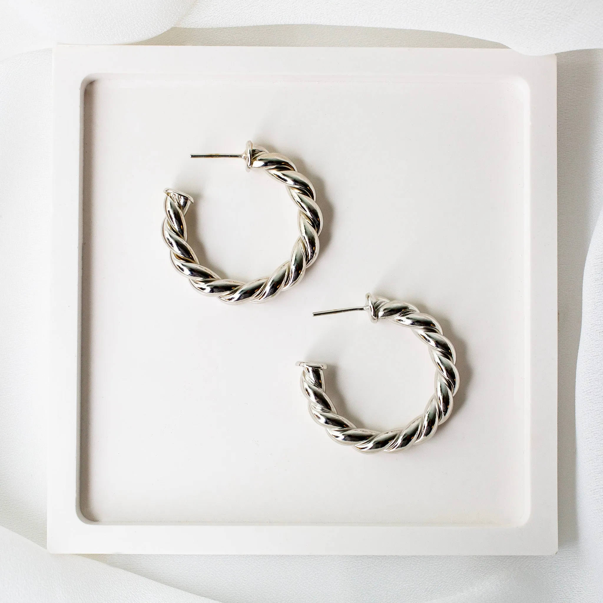 Gigi Lightweight Twisted Hoops