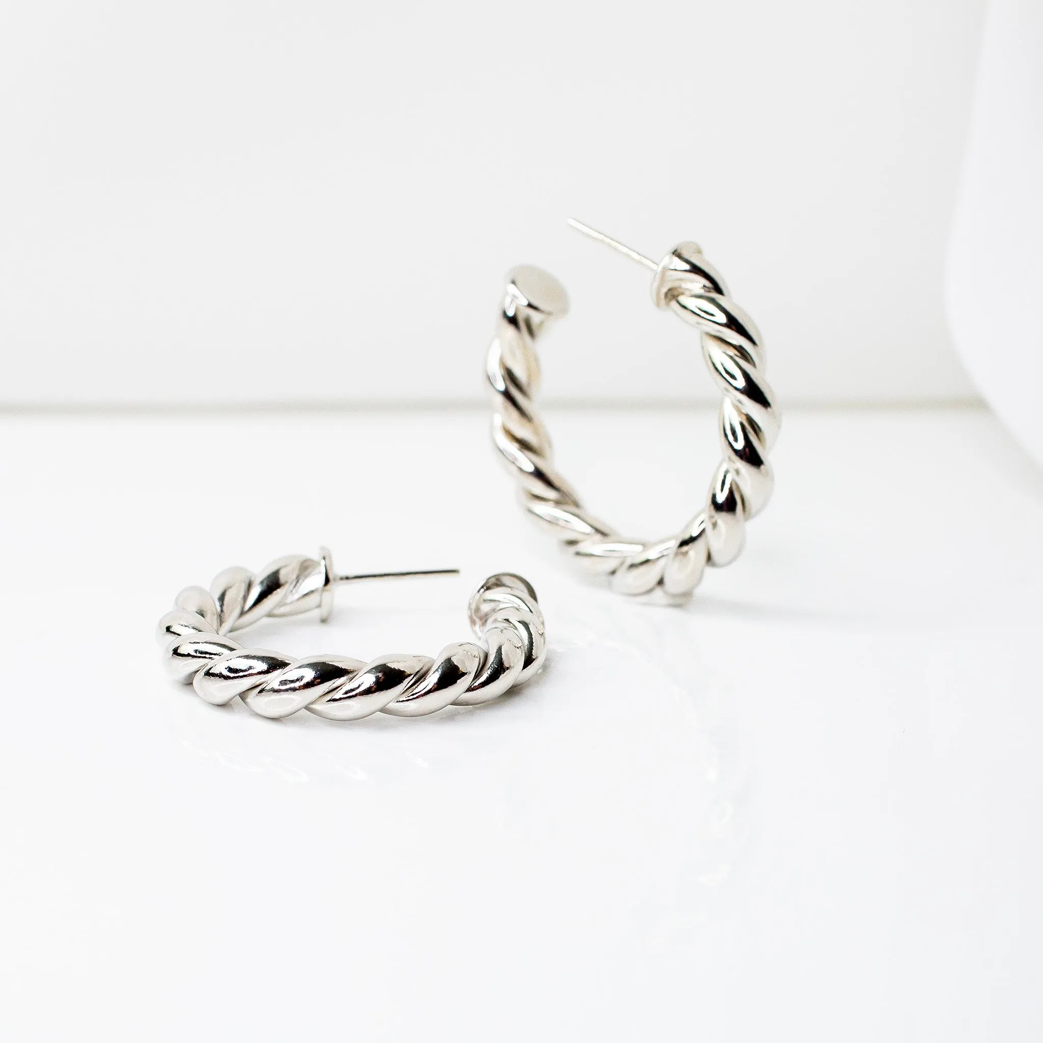 Gigi Lightweight Twisted Hoops