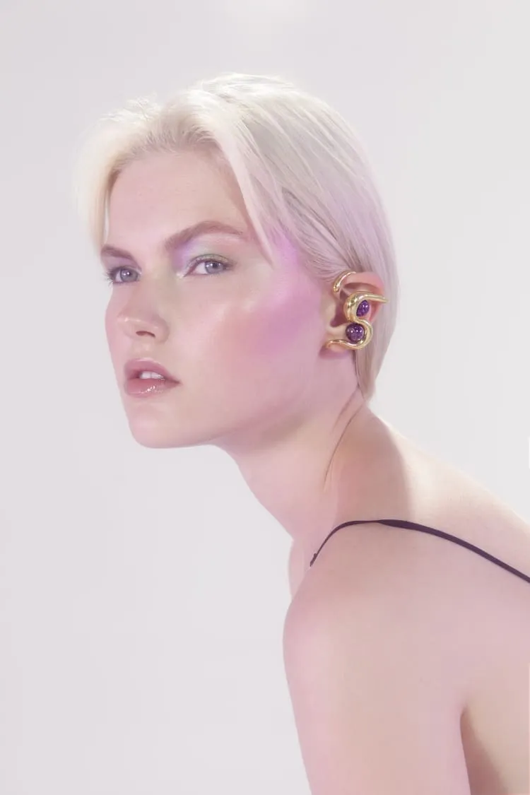 Gold ear-cuff with amethyst