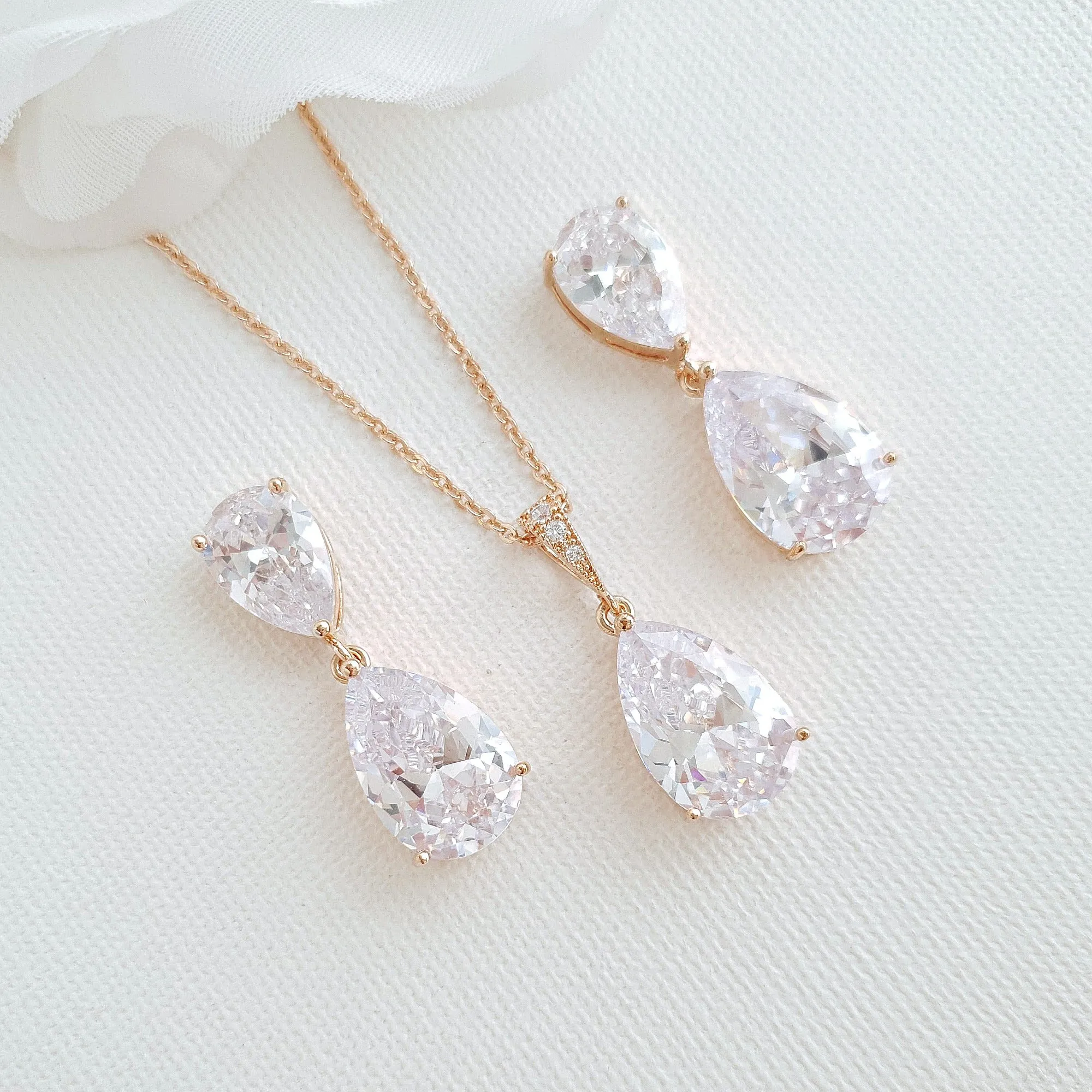 Jewelry Set for Brides and Bridesmaids in Yellow Gold-Clara