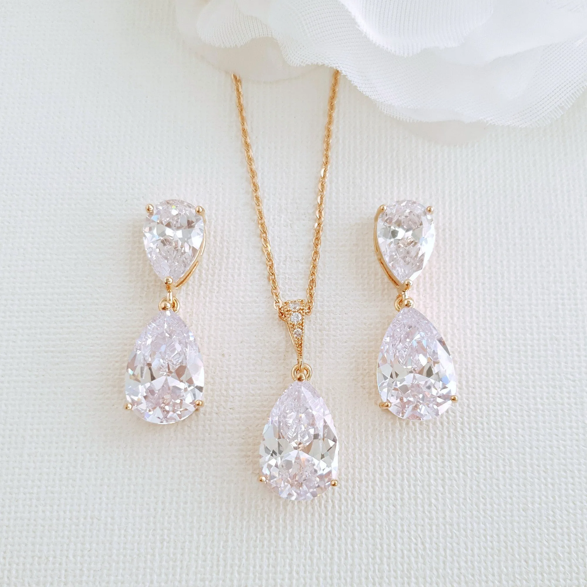 Jewelry Set for Brides and Bridesmaids in Yellow Gold-Clara