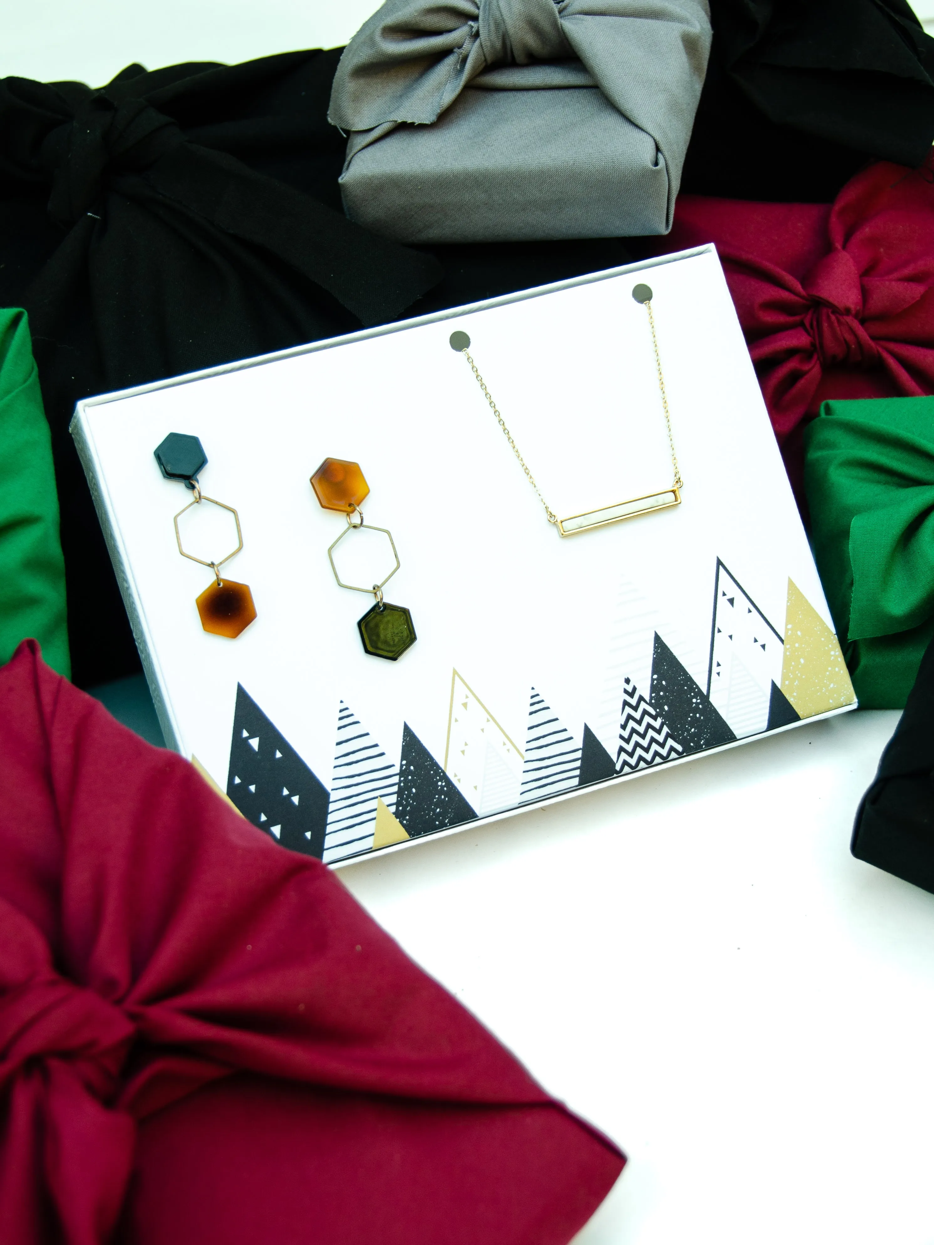 Raising the Bar Necklace   Studio 54 Earring Gift Set