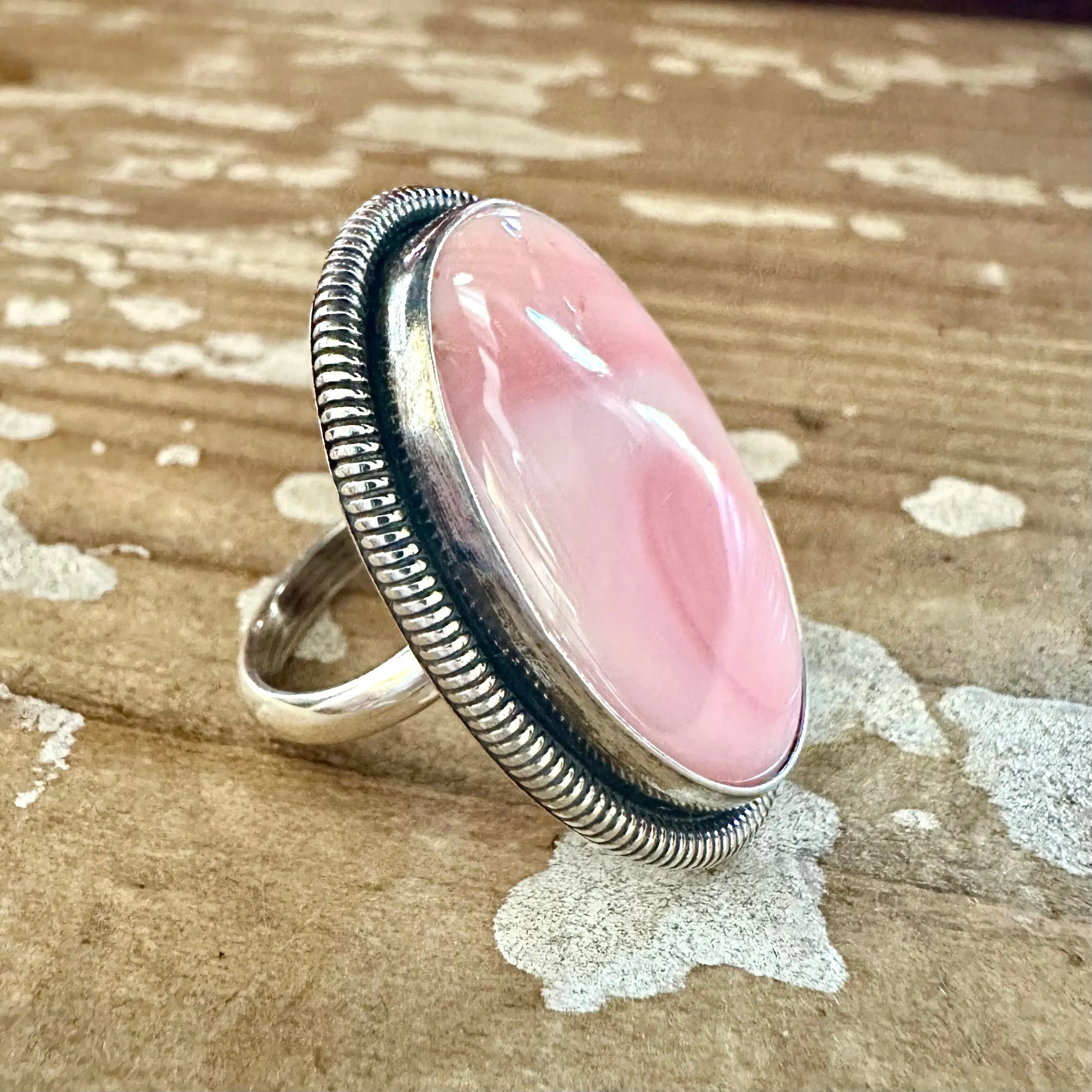 WYDELL BILLIE Navajo Pink Conch Shell and Sterling Silver Oval Ring  Size 7 Adjustable